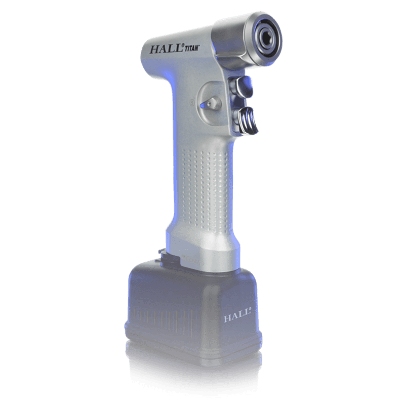 Dispositivo portátil con sistema de instrumentos motorizado Hall Titan, inclinado hacia la izquierda, que muestra el punto de inserción de la cuchilla